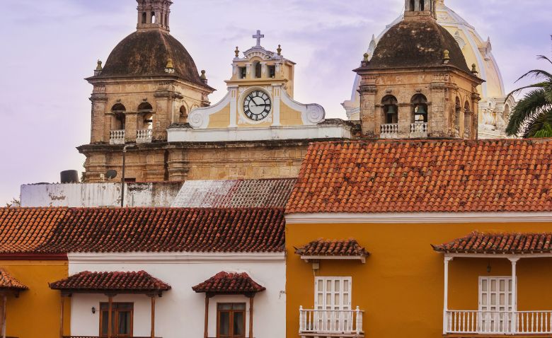 Arquitectura colonial y la Catedral de Santa Catalina de Alejandría en Cartagena, Colombia